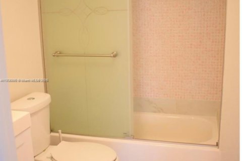 Condominio en venta en Hollywood, Florida, 2 dormitorios, 113.15 m2 № 1485500 - foto 18