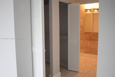 Condominio en venta en Hollywood, Florida, 2 dormitorios, 113.15 m2 № 1485500 - foto 16