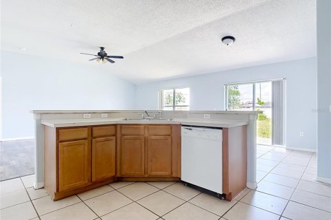 House in Kissimmee, Florida 3 bedrooms, 178.93 sq.m. № 2210569 - photo 12