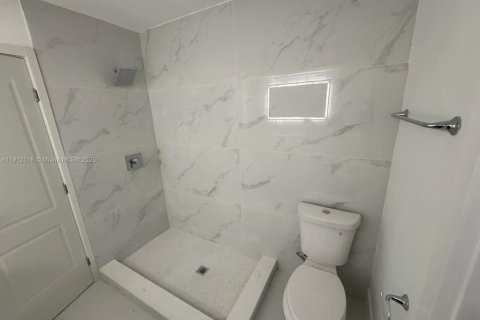 House in Pembroke Pines, Florida 3 bedrooms, 164.99 sq.m. № 1966877 - photo 8