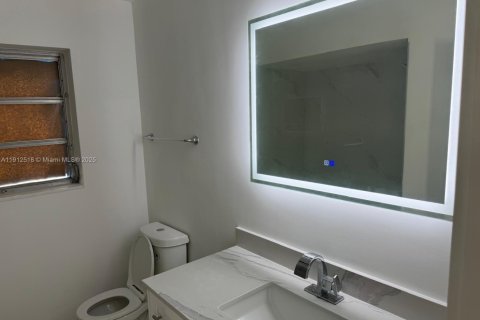 House in Pembroke Pines, Florida 3 bedrooms, 164.99 sq.m. № 1966877 - photo 9