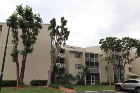 Condo in Cutler Bay, Florida, 1 bedroom  № 1731053 - photo 1