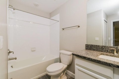 Townhouse in Lutz, Florida 3 bedrooms, 215.44 sq.m. № 2277701 - photo 15