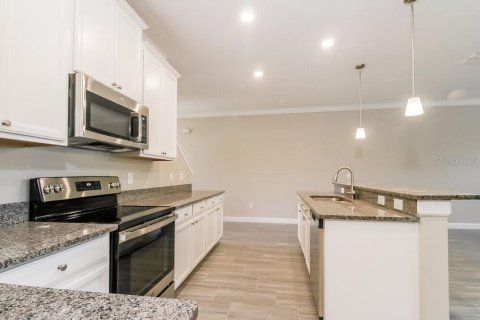 Townhouse in Lutz, Florida 3 bedrooms, 215.44 sq.m. № 2277701 - photo 8