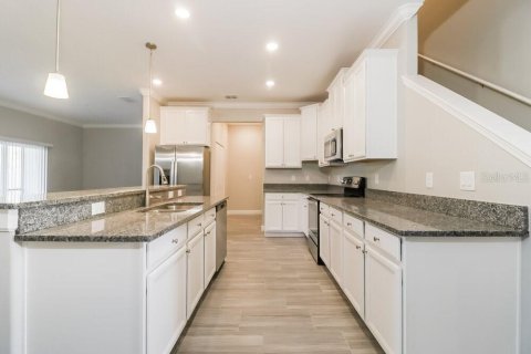Townhouse in Lutz, Florida 3 bedrooms, 215.44 sq.m. № 2277701 - photo 7