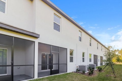 Townhouse in Lutz, Florida 3 bedrooms, 215.44 sq.m. № 2277701 - photo 16