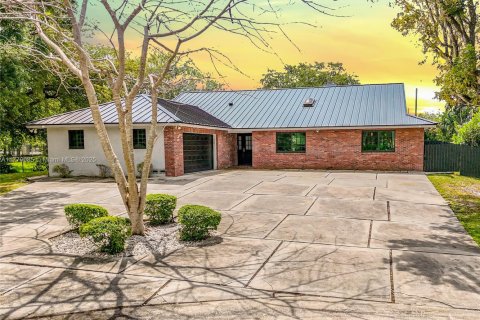 Casa en venta en Cooper City, Florida, 4 dormitorios, 286.98 m2 № 1697230 - foto 1