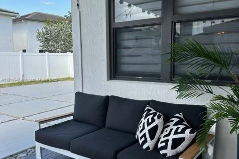 Casa en venta en Homestead, Florida, 4 dormitorios, 237.46 m2 № 1770645 - foto 20