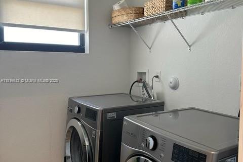 Casa en venta en Homestead, Florida, 4 dormitorios, 237.46 m2 № 1770645 - foto 18