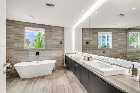 Condo in Aventura, Florida, 4 bedrooms  № 2244328 - photo 30