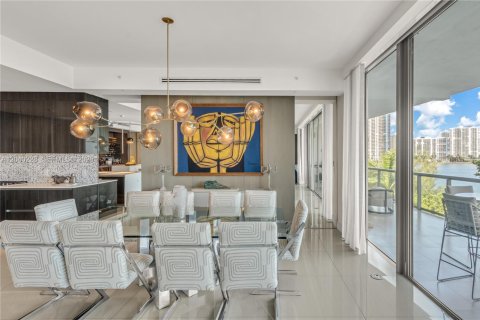 Condo in Aventura, Florida, 4 bedrooms  № 2244328 - photo 12
