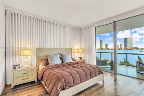 Condo in Aventura, Florida, 4 bedrooms  № 2244328 - photo 25