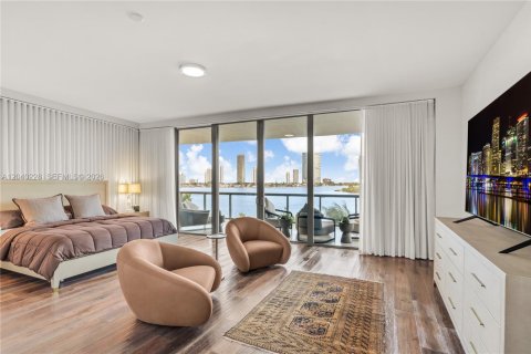 Condo in Aventura, Florida, 4 bedrooms  № 2244328 - photo 23