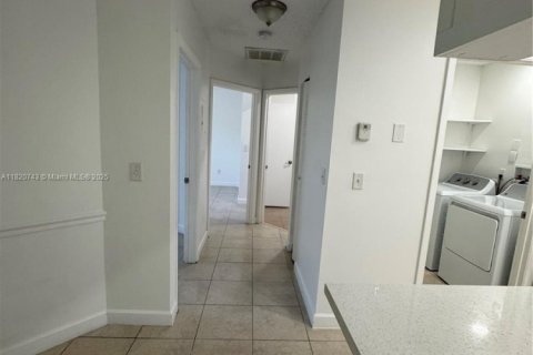 Condominio en venta en Hialeah, Florida, 2 dormitorios, 90.86 m2 № 1937541 - foto 8