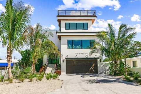 Casa en Sarasota, Florida 6 dormitorios, 363.62 m2 № 2114540
