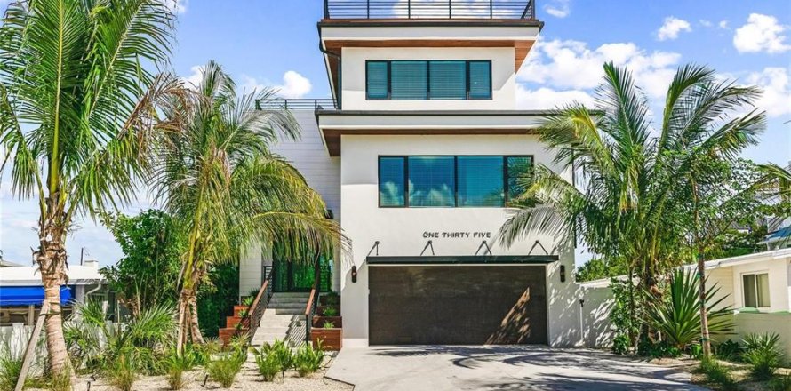 House in Sarasota, Florida 6 bedrooms, 363.62 sq.m. № 2114540