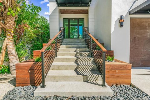 House in Sarasota, Florida 6 bedrooms, 363.62 sq.m. № 2114540 - photo 8