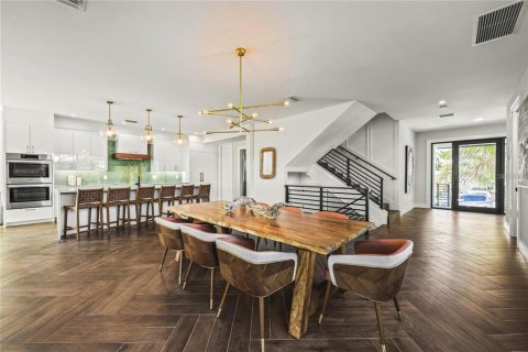 House in Sarasota, Florida 6 bedrooms, 363.62 sq.m. № 2114540 - photo 9