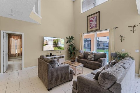 Casa en venta en Kissimmee, Florida, 6 dormitorios, 263.29 m2 № 1822261 - foto 7