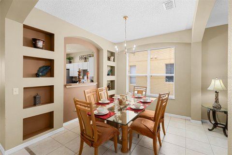 Casa en venta en Kissimmee, Florida, 6 dormitorios, 263.29 m2 № 1822261 - foto 5