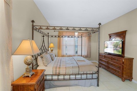 Casa en venta en Kissimmee, Florida, 6 dormitorios, 263.29 m2 № 1822261 - foto 12