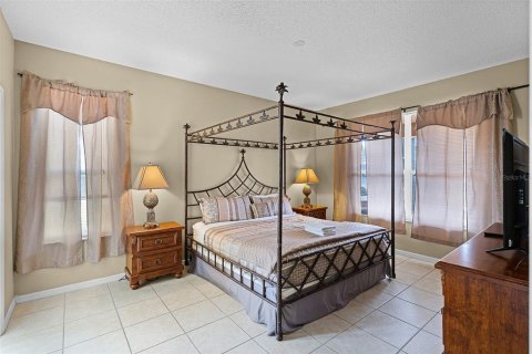 Casa en venta en Kissimmee, Florida, 6 dormitorios, 263.29 m2 № 1822261 - foto 11