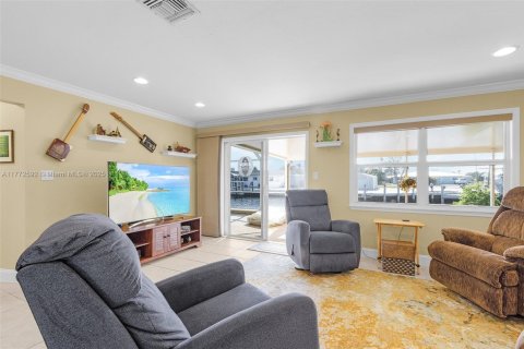 Propiedad comercial en venta en Cape Coral, Florida, 146.32 m2 № 1692891 - foto 13