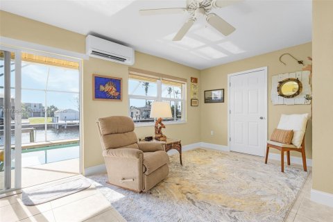 Propiedad comercial en venta en Cape Coral, Florida, 146.32 m2 № 1692891 - foto 21