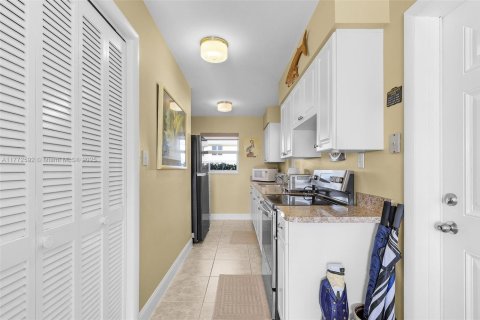 Propiedad comercial en venta en Cape Coral, Florida, 146.32 m2 № 1692891 - foto 22