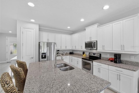 House in Kissimmee, Florida 8 bedrooms, 335.56 sq.m. № 2107105 - photo 14