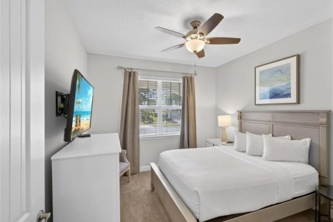 House in Kissimmee, Florida 8 bedrooms, 335.56 sq.m. № 2107105 - photo 25