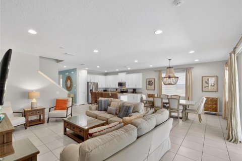 House in Kissimmee, Florida 8 bedrooms, 335.56 sq.m. № 2107105 - photo 16