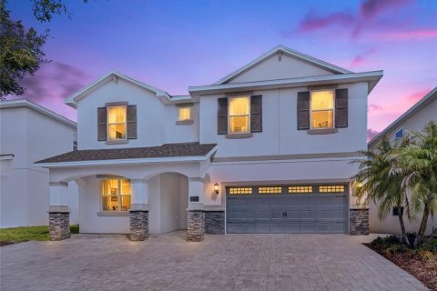 House in Kissimmee, Florida 8 bedrooms, 335.56 sq.m. № 2107105 - photo 2