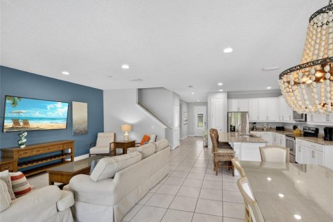 House in Kissimmee, Florida 8 bedrooms, 335.56 sq.m. № 2107105 - photo 12