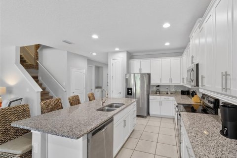 House in Kissimmee, Florida 8 bedrooms, 335.56 sq.m. № 2107105 - photo 15