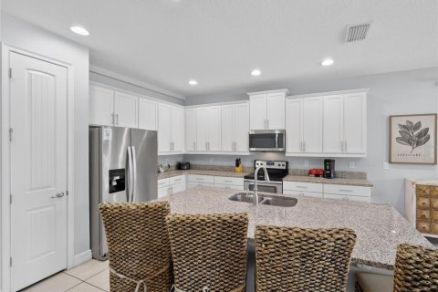 House in Kissimmee, Florida 8 bedrooms, 335.56 sq.m. № 2107105 - photo 13