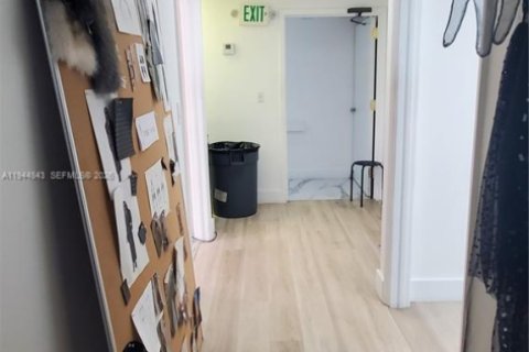 Propiedad comercial en venta en Doral, Florida № 2001410 - foto 13