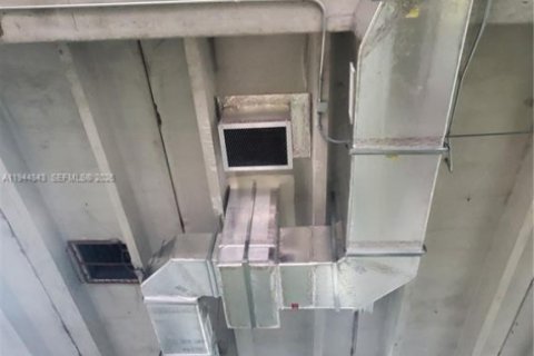 Propiedad comercial en venta en Doral, Florida № 2001410 - foto 10