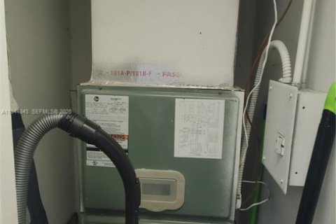 Propiedad comercial en venta en Doral, Florida № 2001410 - foto 22