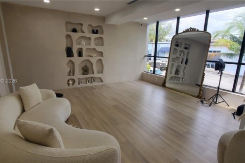 Propiedad comercial en venta en Doral, Florida № 2001410 - foto 11