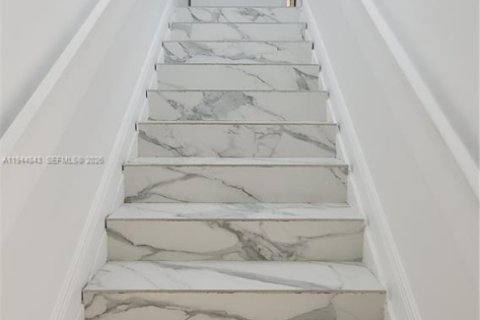 Propiedad comercial en venta en Doral, Florida № 2001410 - foto 30