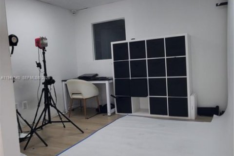 Propiedad comercial en venta en Doral, Florida № 2001410 - foto 15