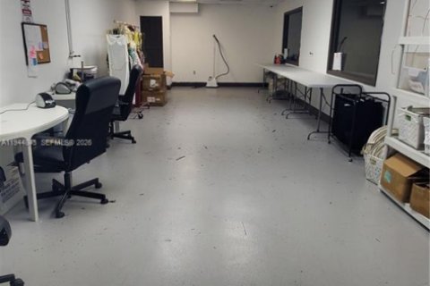 Propiedad comercial en venta en Doral, Florida № 2001410 - foto 24