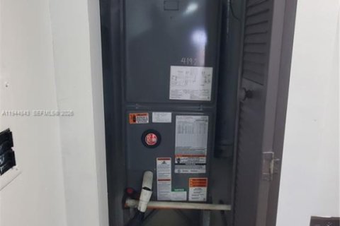 Propiedad comercial en venta en Doral, Florida № 2001410 - foto 23