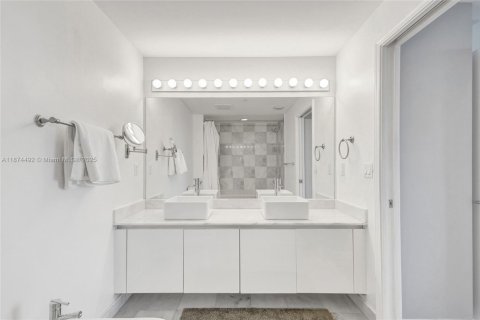 Copropriété à vendre à Miami, Floride: 2 chambres, 109.07 m2 № 1980352 - photo 18