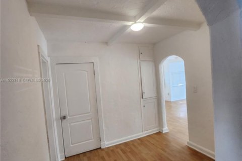 House in Hollywood, Florida 2 bedrooms, 78.04 sq.m. № 1976946 - photo 5