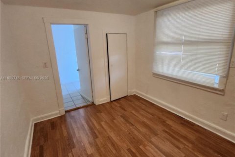 House in Hollywood, Florida 2 bedrooms, 78.04 sq.m. № 1976946 - photo 6