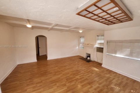 House in Hollywood, Florida 2 bedrooms, 78.04 sq.m. № 1976946 - photo 3