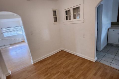 House in Hollywood, Florida 2 bedrooms, 78.04 sq.m. № 1976946 - photo 4