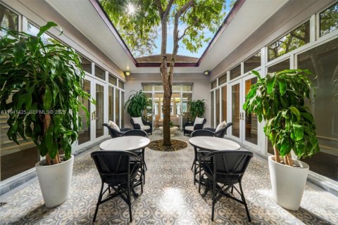 Villa ou maison à vendre à Miami, Floride: 6 chambres, 828.78 m2 № 2003171 - photo 13